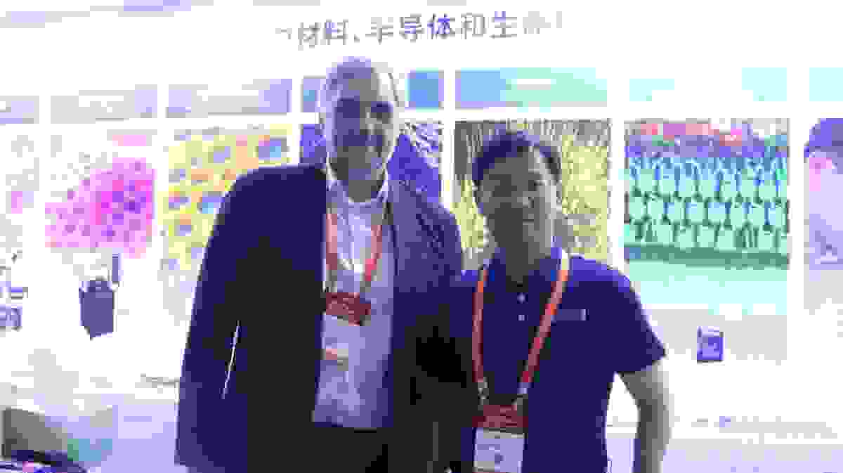 牛津仪器材料分析事业部 销售和服务总监 Jason Dalby（左）、中国区销售总监 李霄飞（右）